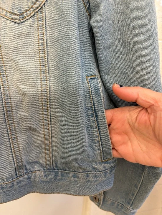 The Style Between Us Blue Denim Jean Jacket Size Medium Y2K Cotton Cropped - Picture 5 of 7